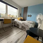 Med 5 Soverom, 4 Bad Og 3 Kjokken, 400 M Fra Lokal Badestrand *