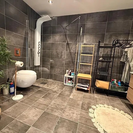 Willa Med 5 Soverom, 4 Bad Og 3 Kjokken, 400 M Fra Lokal Badestrand *