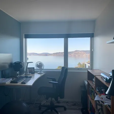 Med 5 Soverom, 4 Bad Og 3 Kjokken, 400 M Fra Lokal Badestrand