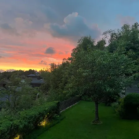 Med 5 Soverom, 4 Bad Og 3 Kjokken, 400 M Fra Lokal Badestrand Villa Bergen