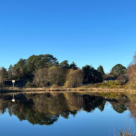 Med 5 Soverom, 4 Bad Og 3 Kjokken, 400 M Fra Lokal Badestrand