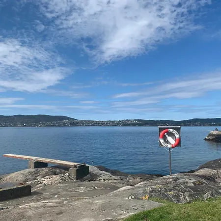 Med 5 Soverom, 4 Bad Og 3 Kjokken, 400 M Fra Lokal Badestrand * Bergen