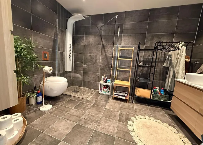 Villa Med 5 Soverom, 4 Bad Og 3 Kjokken, 400 M Fra Lokal Badestrand *