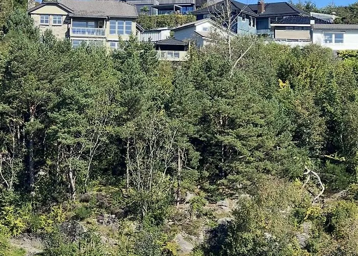 Med 4 Soverom, Sjøutsikt Og Hage Ved Lokal Badestrand Villaer *