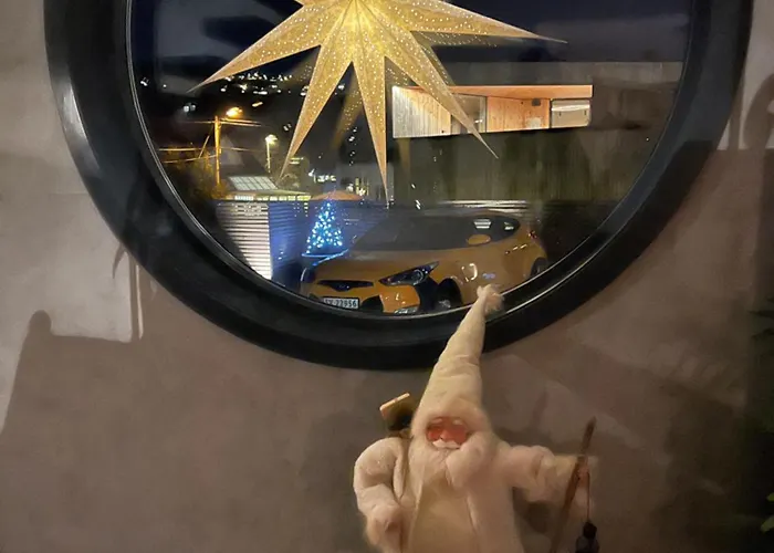 Med 5 Soverom, 4 Bad Og 3 Kjokken, 400 M Fra Lokal Badestrand Вилла