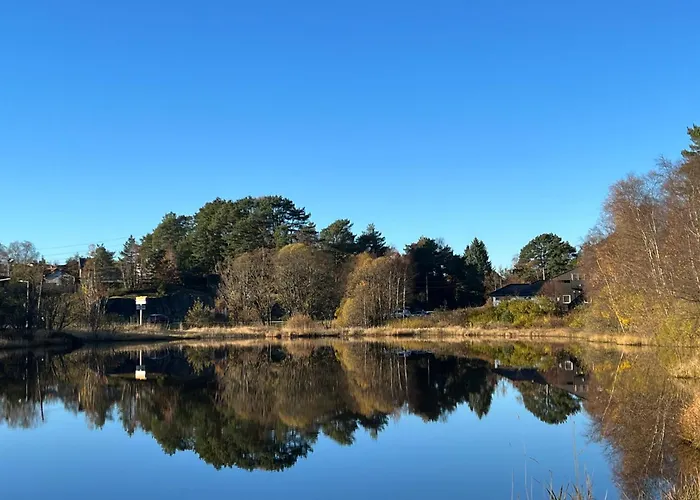 Med 5 Soverom, 4 Bad Og 3 Kjokken, 400 M Fra Lokal Badestrand