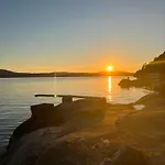 Villa Med 5 Soverom, 4 Bad Og 3 Kjokken, 400 M Fra Lokal Badestrand Bergen
